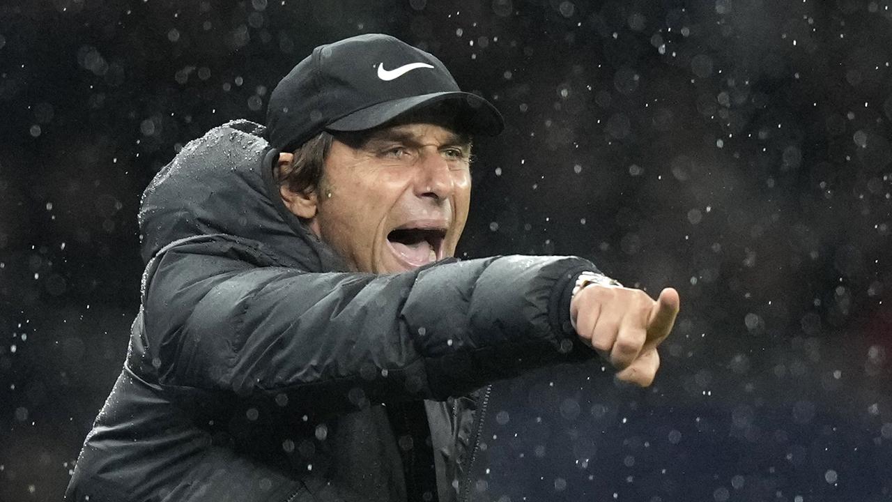 Conte Ambil Jeda dari Latihan Napoli