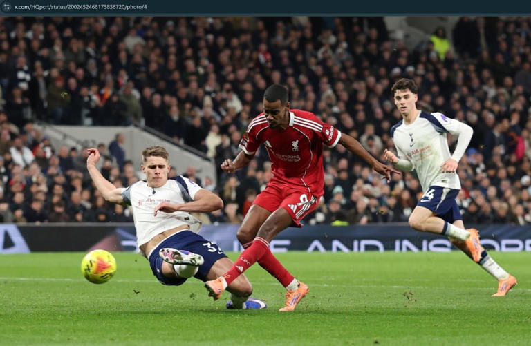 Isak Cetak Gol ke Gawang Tottenham