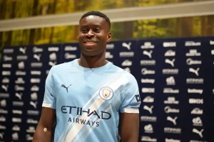 Debut Marc Guehi di Manchester City Berbuah Clean Sheet