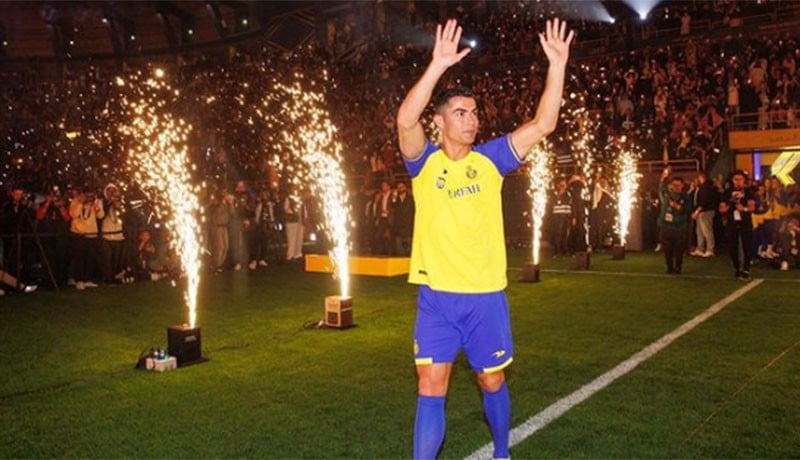 Fans Al Nassr Bentuk “Lautan 7” untuk Cristiano Ronaldo
