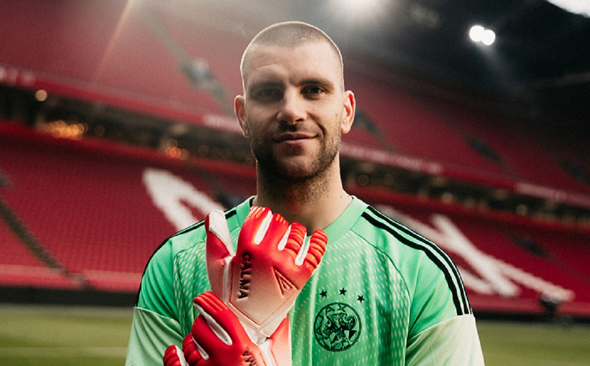 Maarten Paes Resmi Gabung Ajax Amsterdam