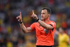 Makna Gesture “X” Wasit Saat Vinicius Jr Laporkan Insiden Rasisme